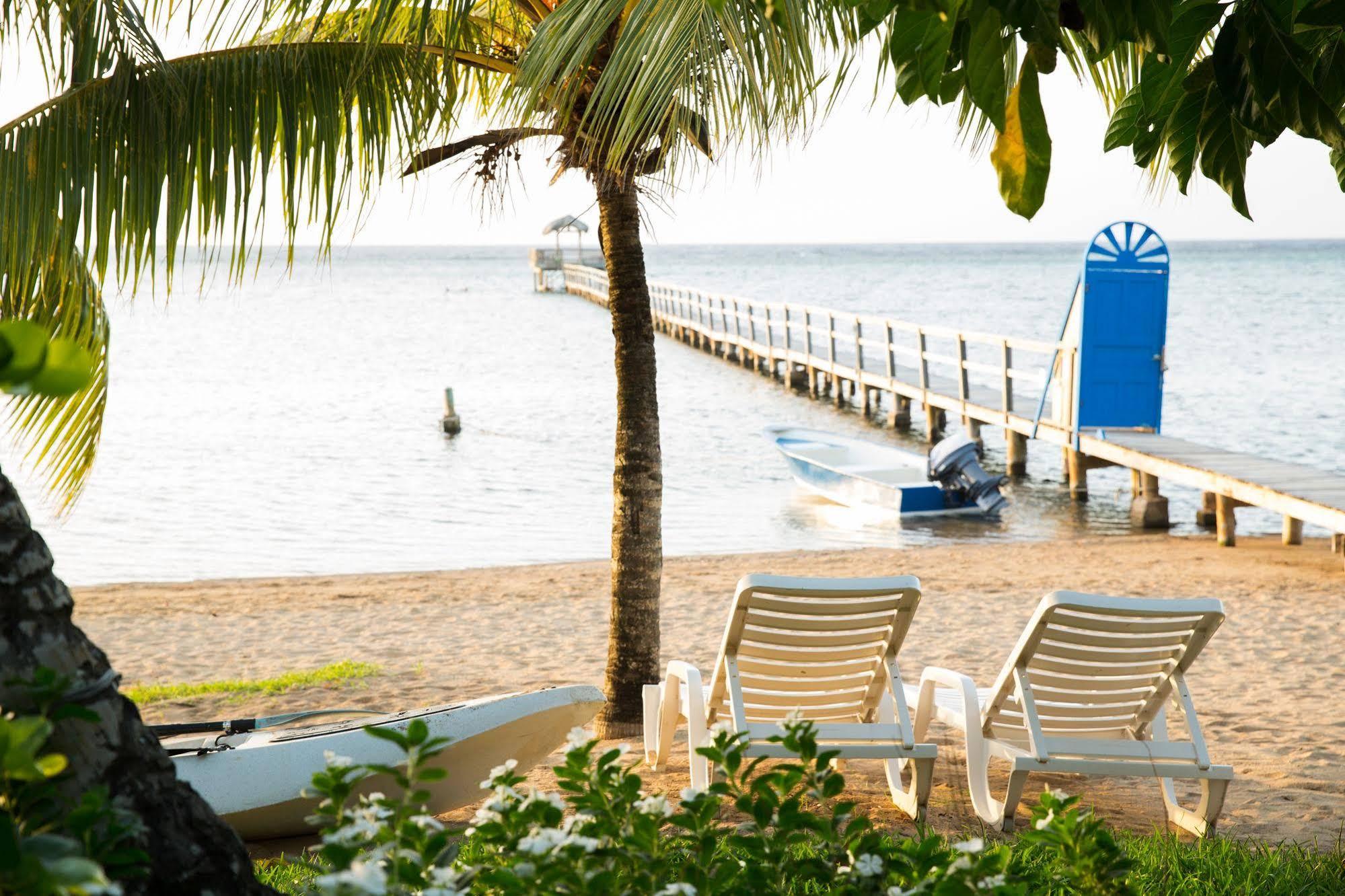 Puerta Azul Hotel Sandy Bay Buitenkant foto