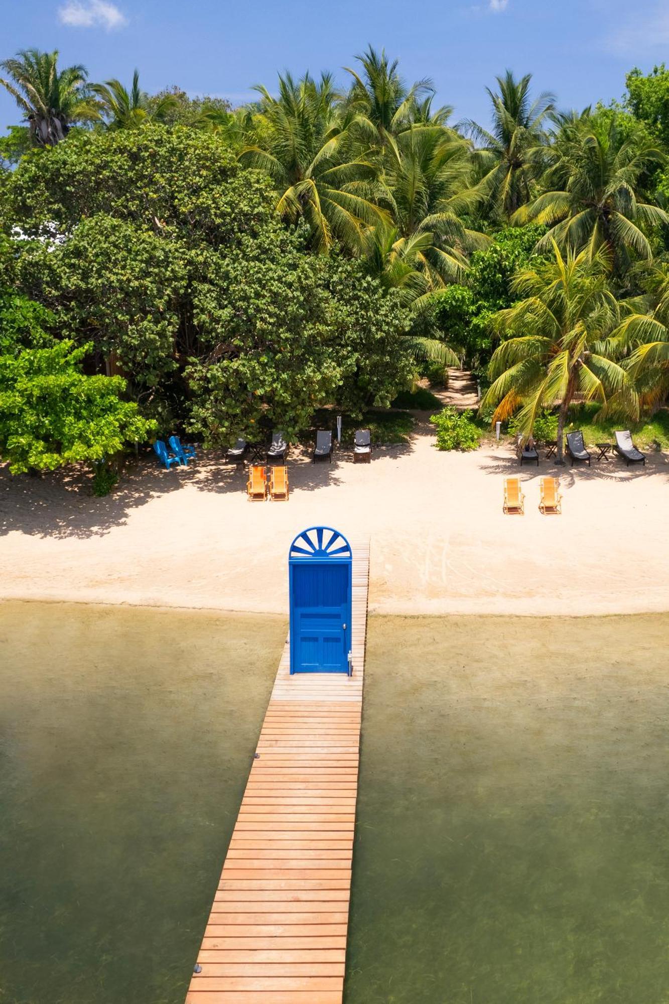 Puerta Azul Hotel Sandy Bay Buitenkant foto