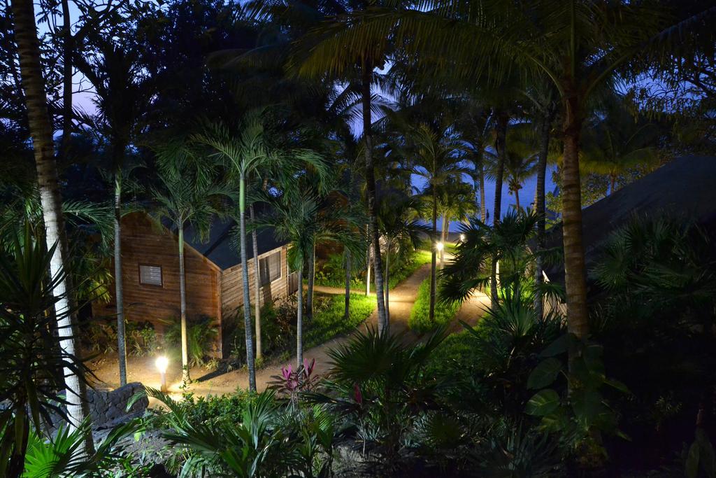 Puerta Azul Hotel Sandy Bay Buitenkant foto