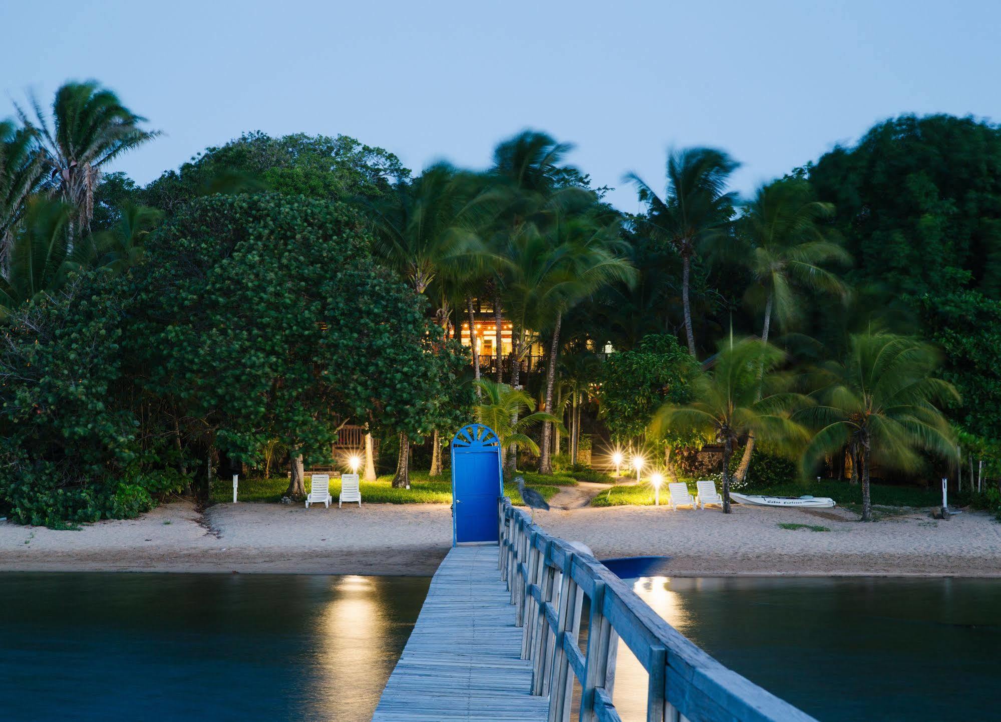 Puerta Azul Hotel Sandy Bay Buitenkant foto